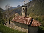 84 La bella chiesetta di S. Gaetano a Carnito sulla strada Taverna